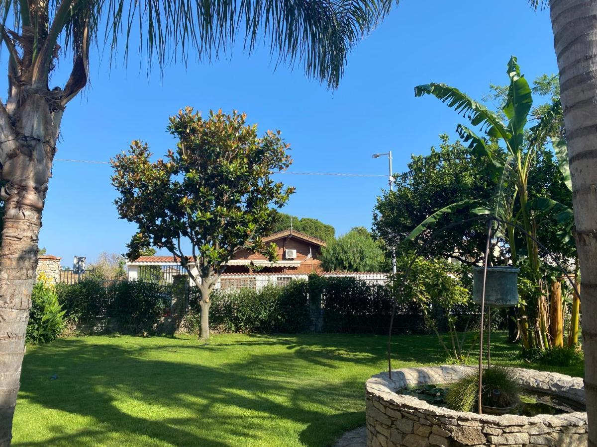 B&B Il Giardino Delle Meraviglie Melito Di Porto Salvo Bagian luar foto