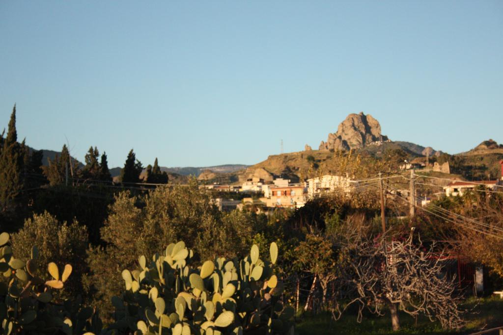 B&B Il Giardino Delle Meraviglie Melito Di Porto Salvo Bagian luar foto