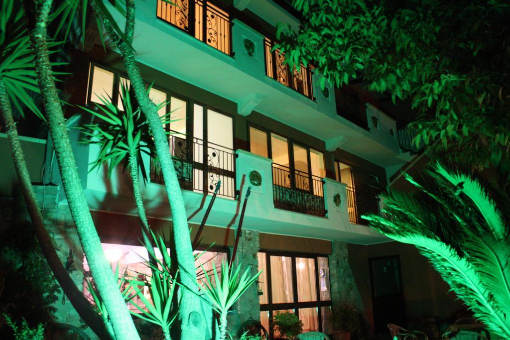 B&B Il Giardino Delle Meraviglie Melito Di Porto Salvo Bagian luar foto